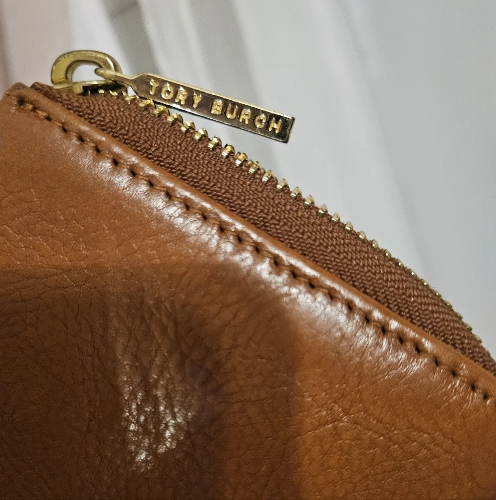 Tory Burch Leather Wallet with Gold Logo *EUC* - Picture 5 of 7
